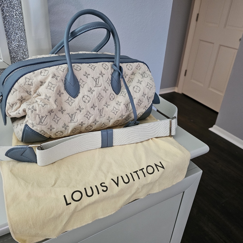 Louis Vuitton jeans shoulder bag